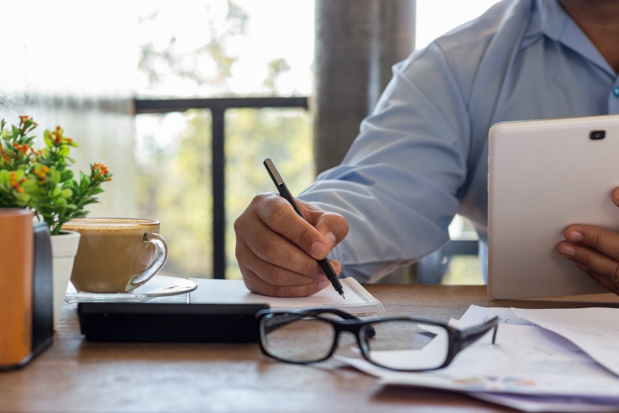 Working Remote: Pros vs. Cons